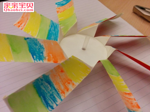 简单幼儿纸杯彩色风车手工制作