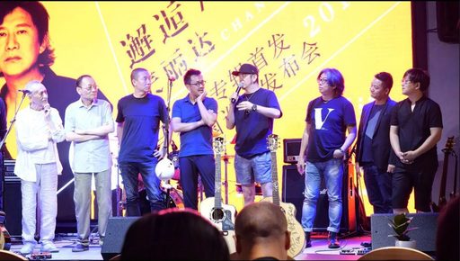 民谣歌手马条签约民族品牌美丽达吉他代言,圈中好友汪峰,刘欢,崔健等