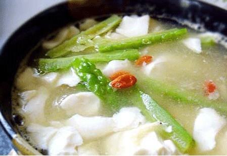 宝宝出痱子怎么办推荐苦瓜豆腐瘦肉汤