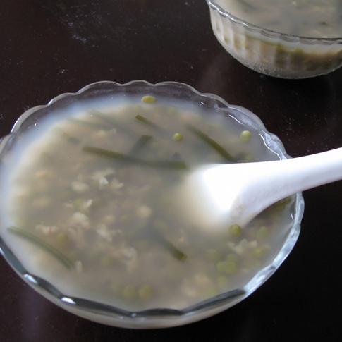 防治水痘食谱绿豆海带汤