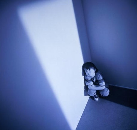 社会阴暗的角落受虐待的孩子