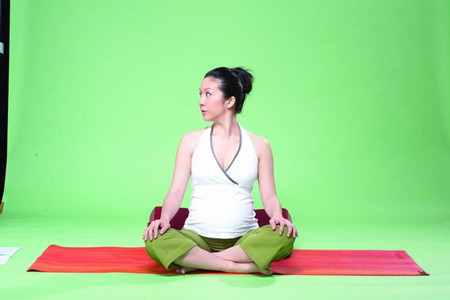 告诉孕妈妈几个孕早期瑜伽动作