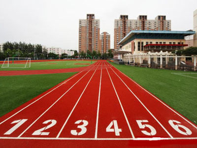 召开新闻发布会,向公众介绍区域内的公办初中新成员——杭州闻涛中学