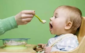 给宝宝冲好的米粉可以放多久 辅食米粉放多久不能吃了